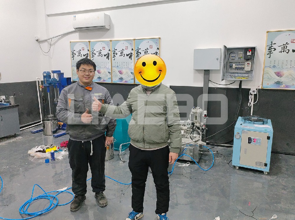 河北某公司1L砂磨機、150三輥機調(diào)試成功