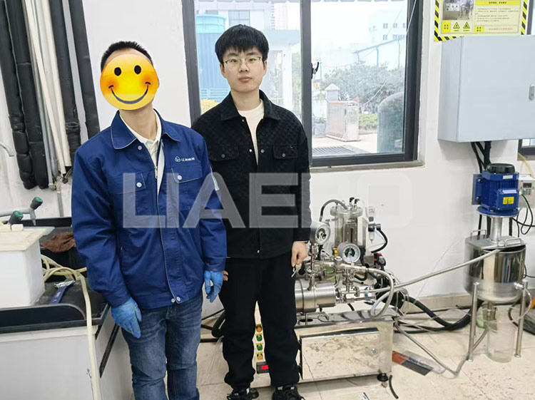江西某技術(shù)研究院有限公司，1L實(shí)驗(yàn)室砂磨機(jī)調(diào)試成功